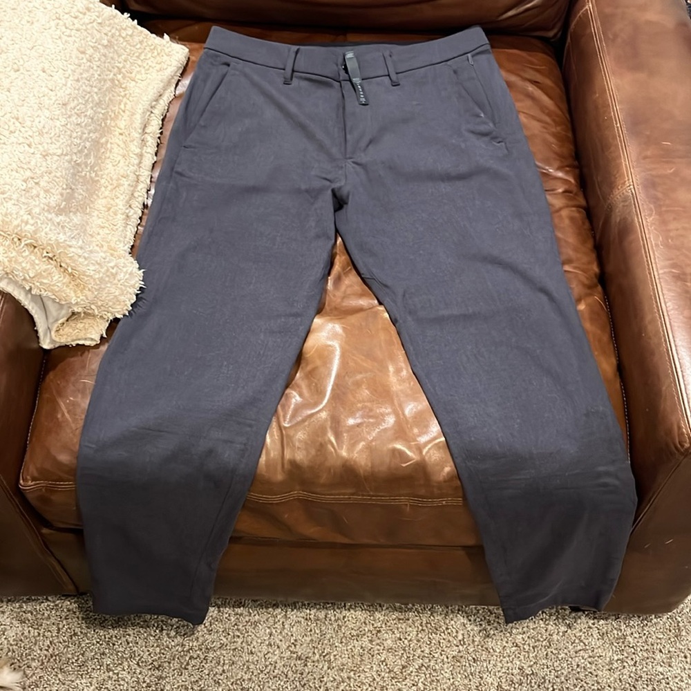 Lululemon men’s slacks, 33